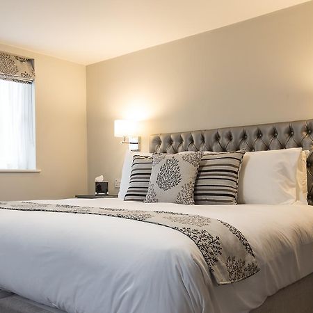 The Maple Manor Hotel 크롤리 외부 사진