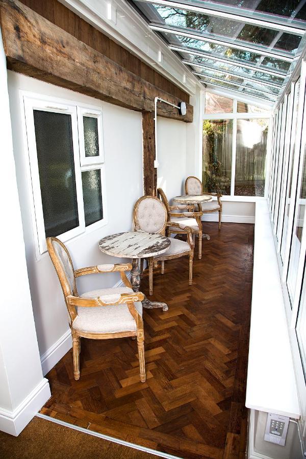 The Maple Manor Hotel 크롤리 외부 사진