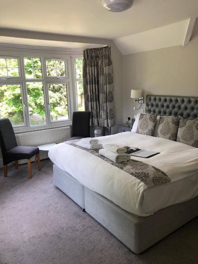 The Maple Manor Hotel 크롤리 외부 사진