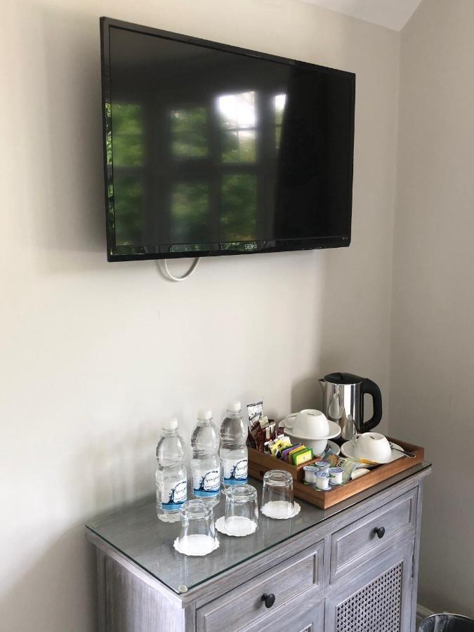 The Maple Manor Hotel 크롤리 외부 사진