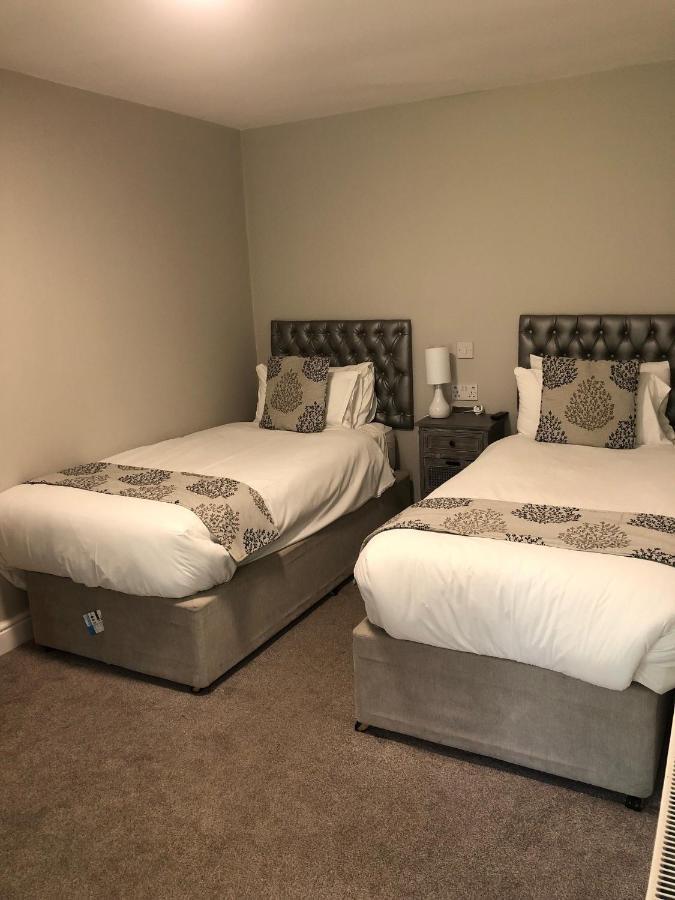 The Maple Manor Hotel 크롤리 외부 사진