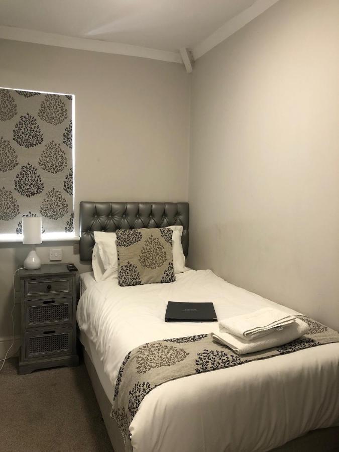 The Maple Manor Hotel 크롤리 외부 사진