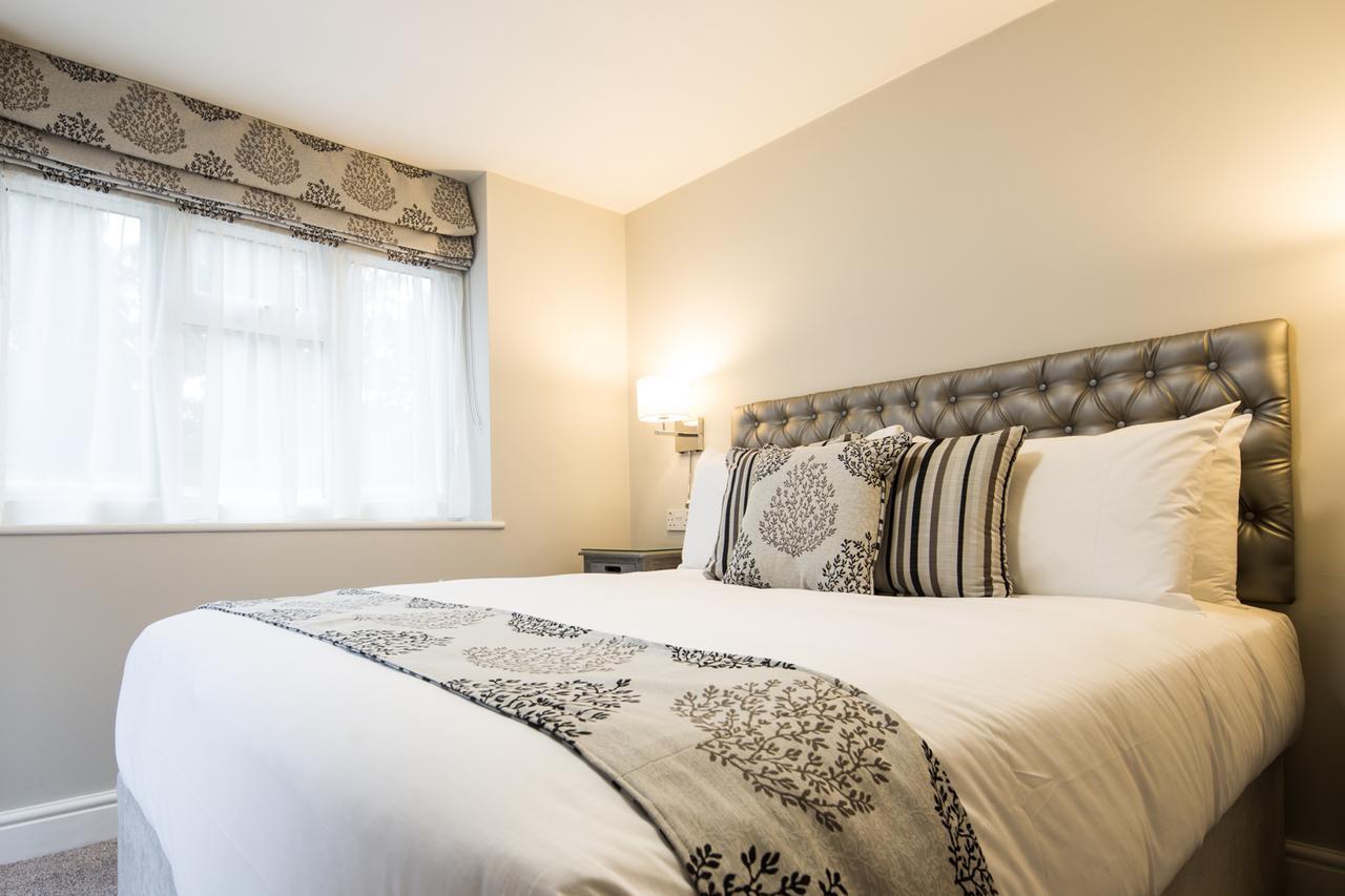 The Maple Manor Hotel 크롤리 외부 사진